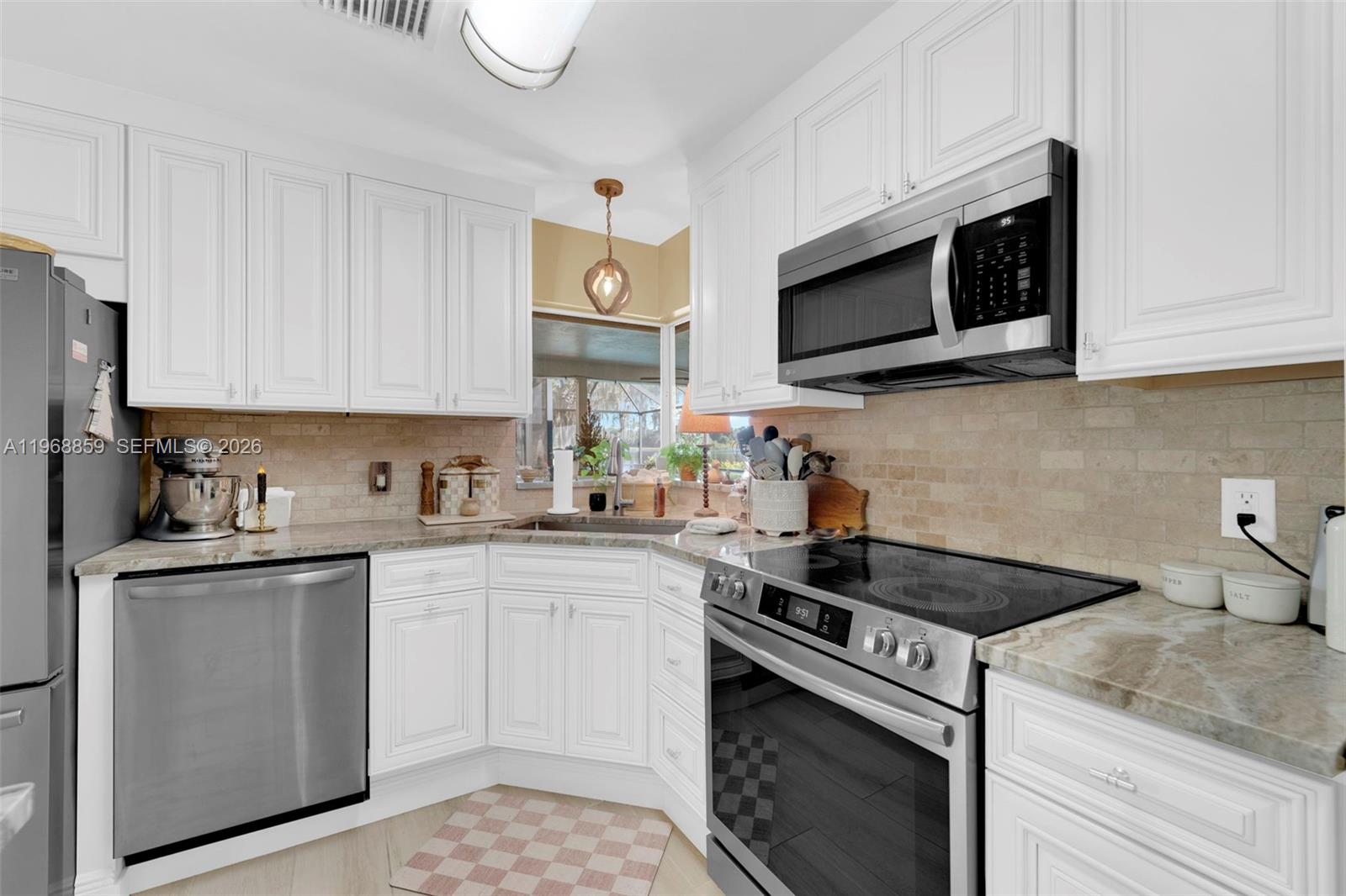 PARADISE SHORES - Residential