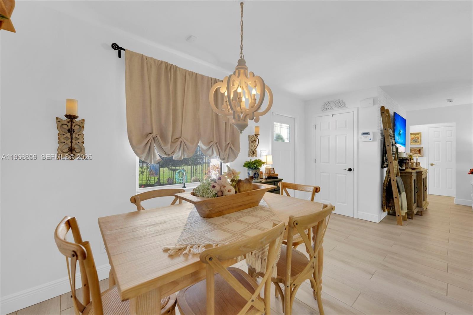 PARADISE SHORES - Residential