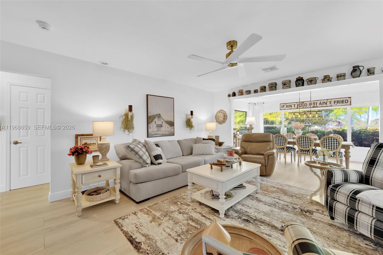 PARADISE SHORES - Residential