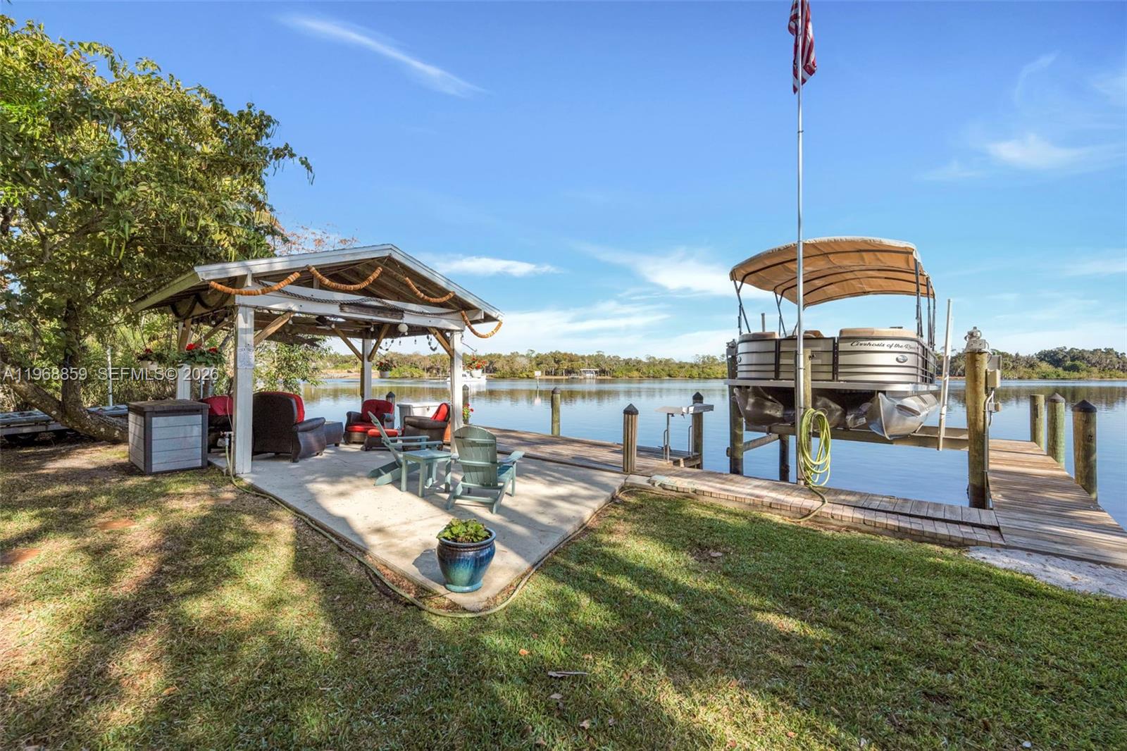 PARADISE SHORES - Residential