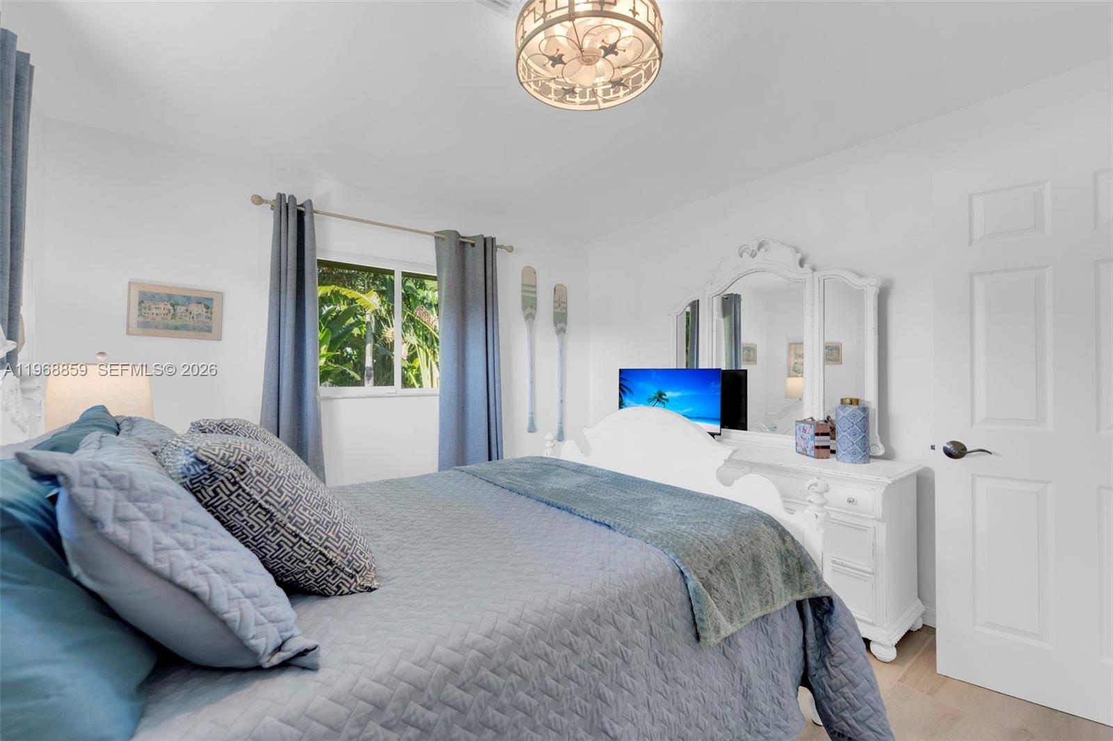 PARADISE SHORES - Residential