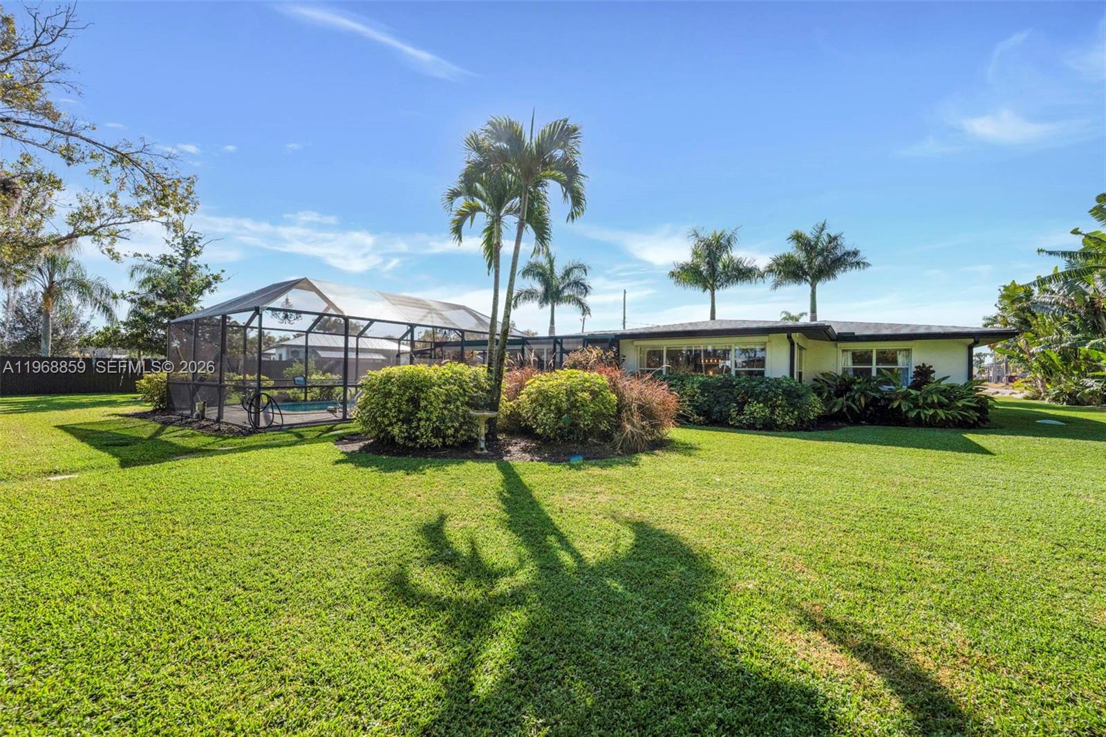 PARADISE SHORES - Residential