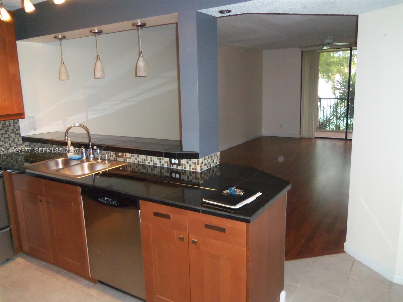 PLANTATION RACQUET CLUB - Residential Lease