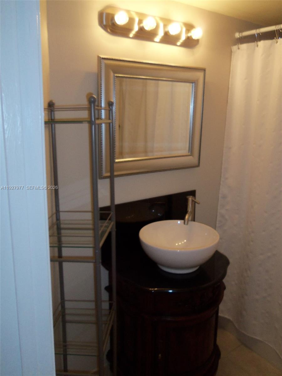 PLANTATION RACQUET CLUB - Residential Lease
