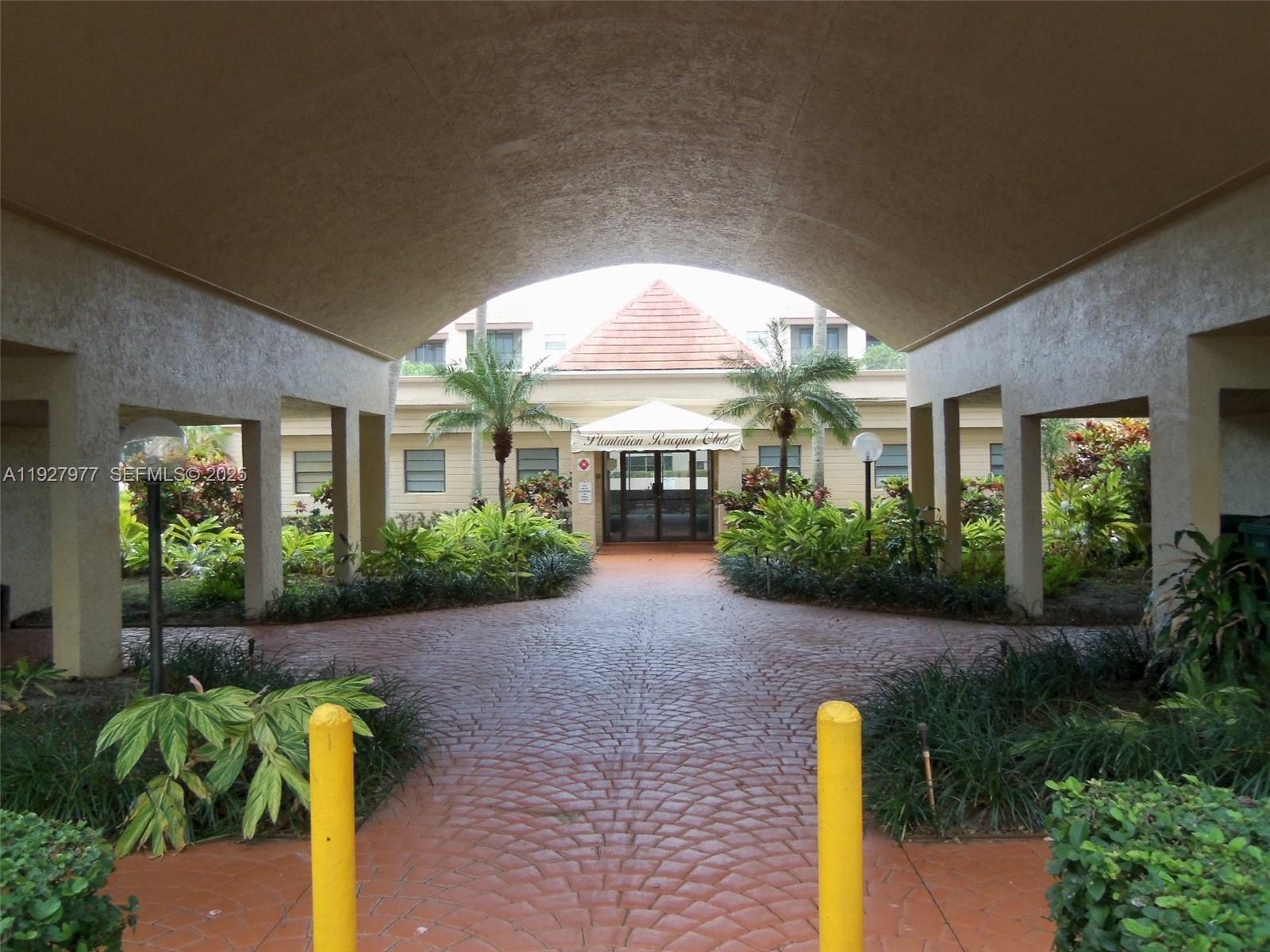 PLANTATION RACQUET CLUB - Residential Lease