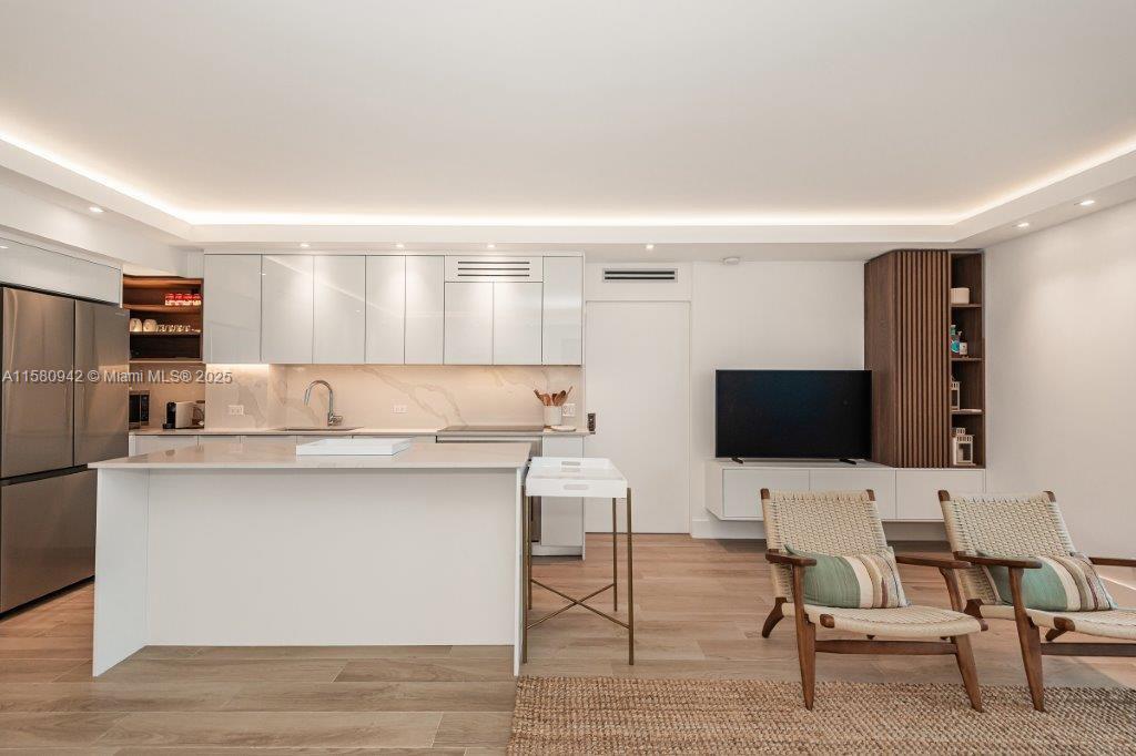 RONEY PALACE CONDO - Residential