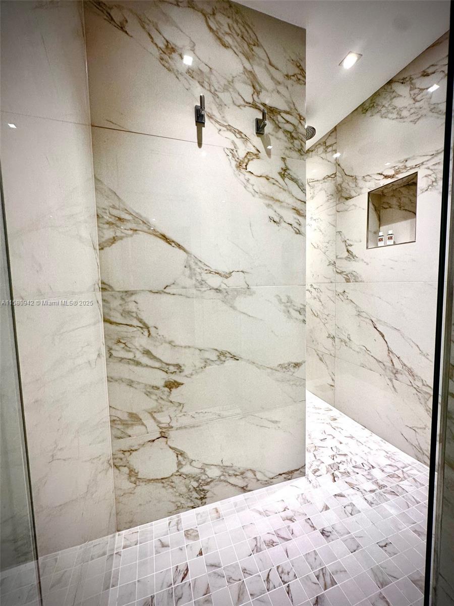 RONEY PALACE CONDO - Residential