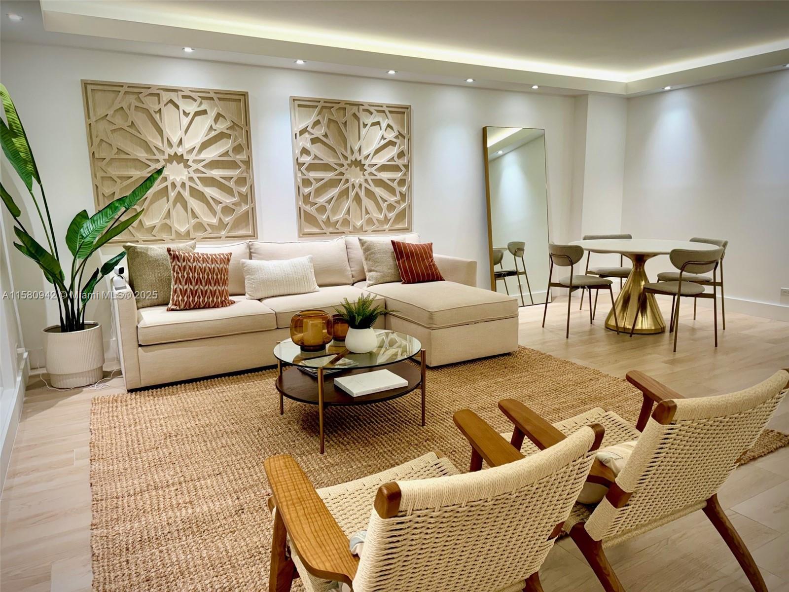 2301 Collins Ave 837