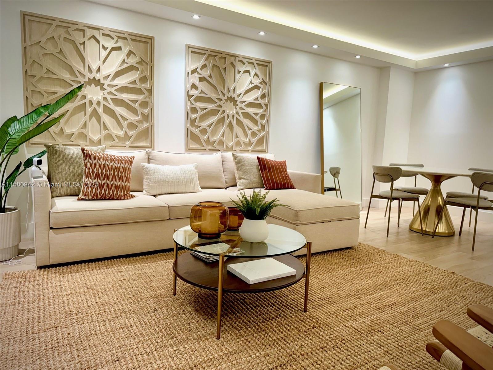 2301 Collins Ave 837