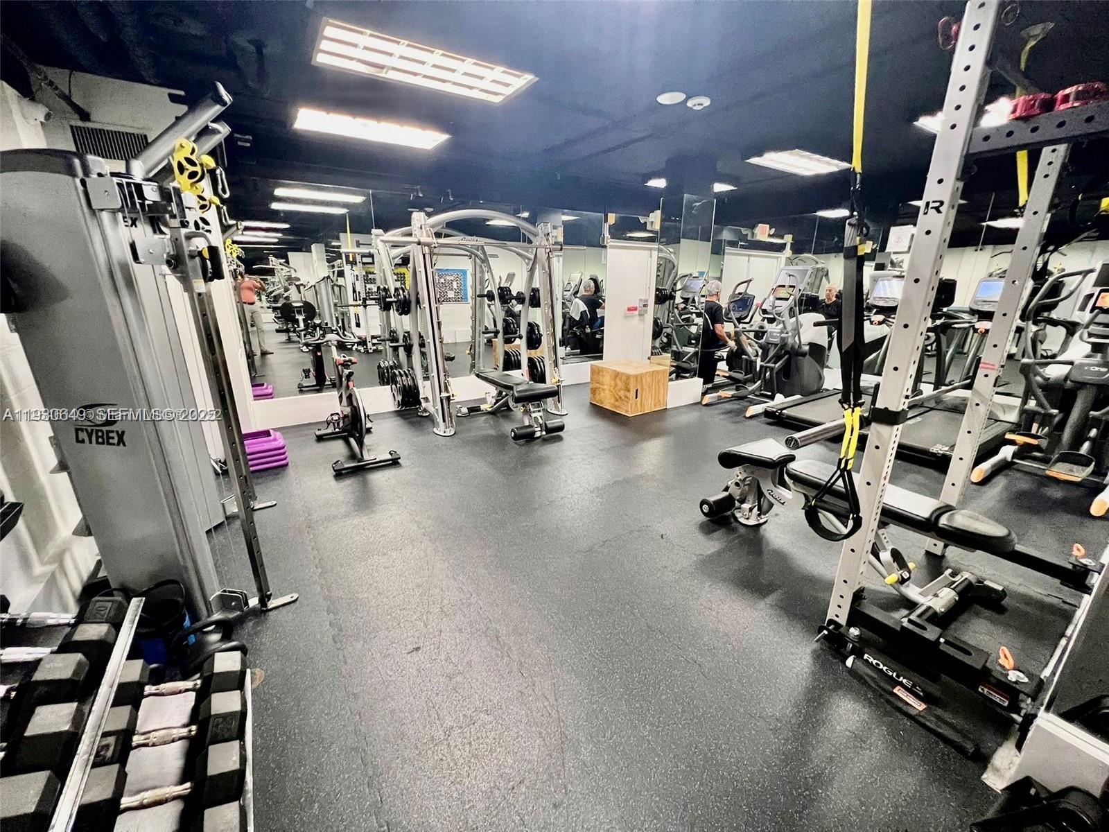 COMMODORE CLUB SOUTH COND - Residential Lease