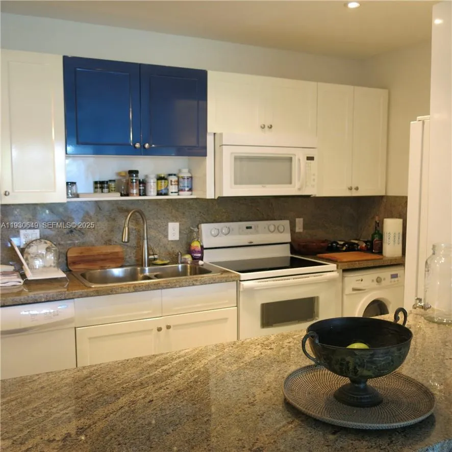 Key Biscayne, Florida 33149, United States, 1 Bedroom Bedrooms, ,2 BathroomsBathrooms,Residential,Active,255270