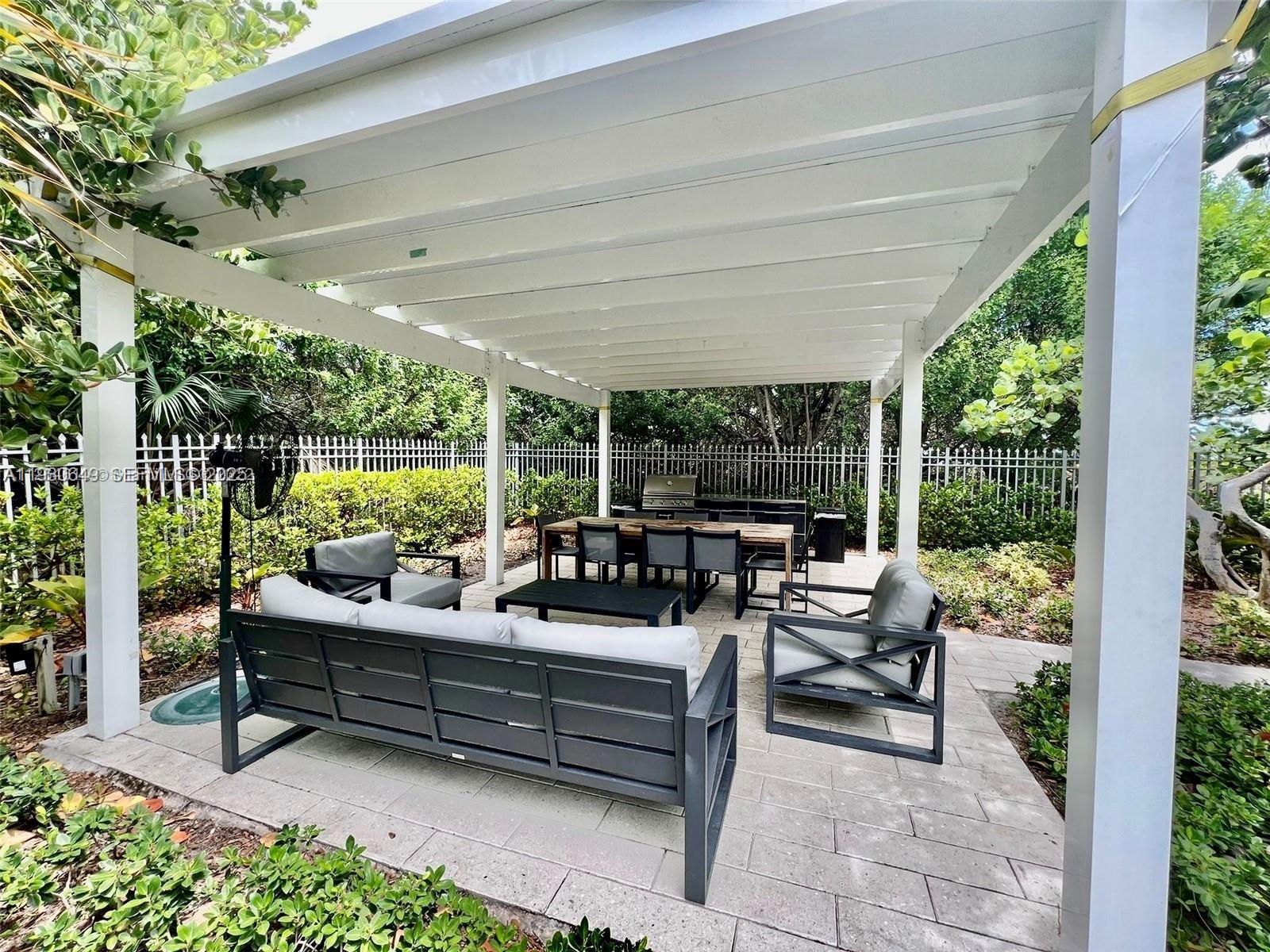 COMMODORE CLUB SOUTH COND - Residential Lease