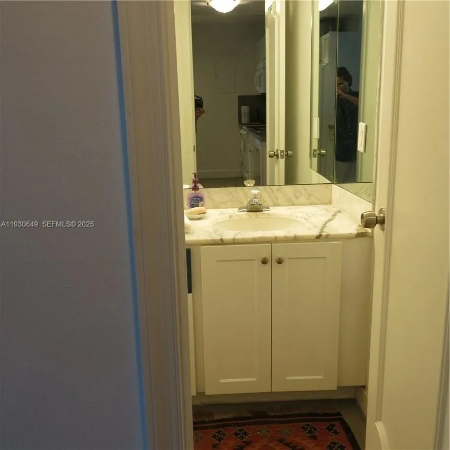 Key Biscayne, Florida 33149, United States, 1 Bedroom Bedrooms, ,2 BathroomsBathrooms,Residential,Active,255270