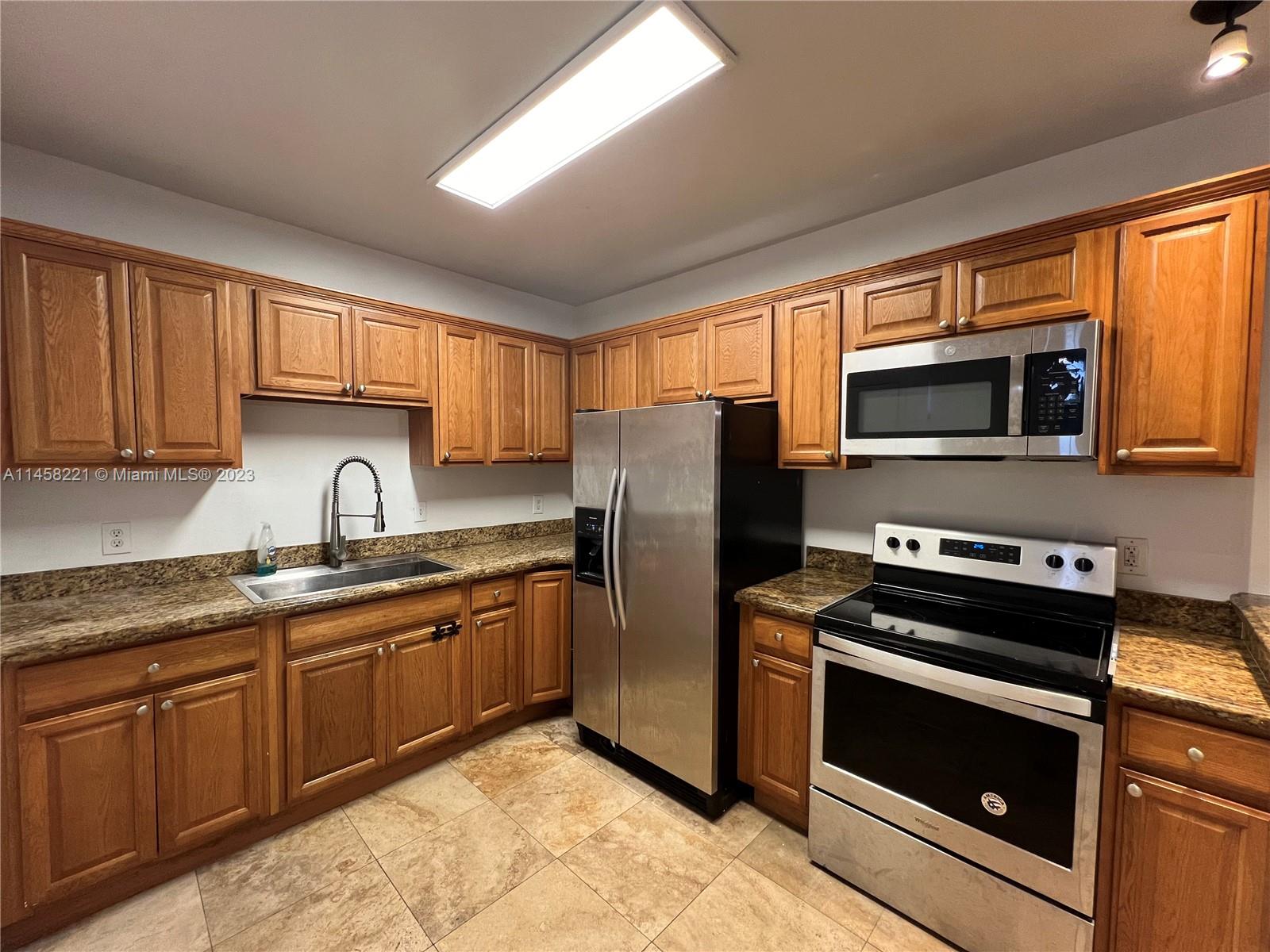 "Spacious 2-bedroom + Den, 2-bathroom unit conveniently located near Biscayne Blvd and just a 5-minute drive from the beach. This first-floor residence includes a washer and dryer for added convenience. Rapid approval process available."