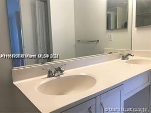 PARC CENTRAL AVENTURA EAST - Residential Lease