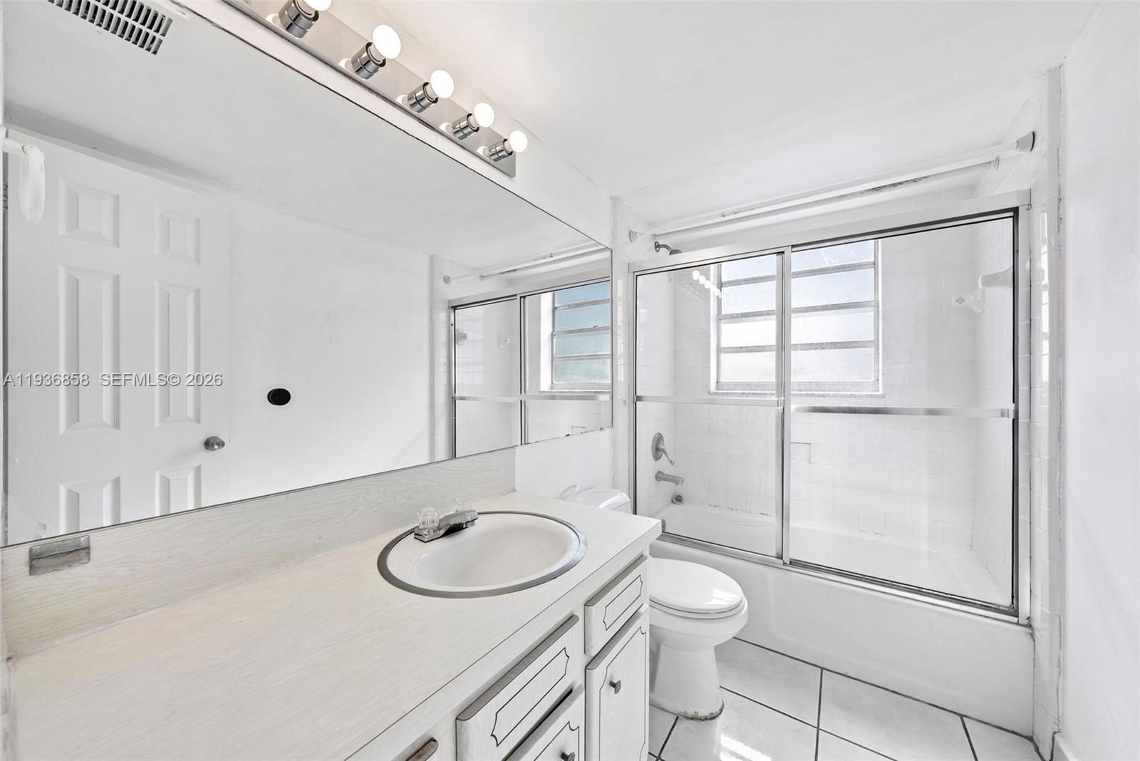 VILLA ROYAL CONDO - Residential