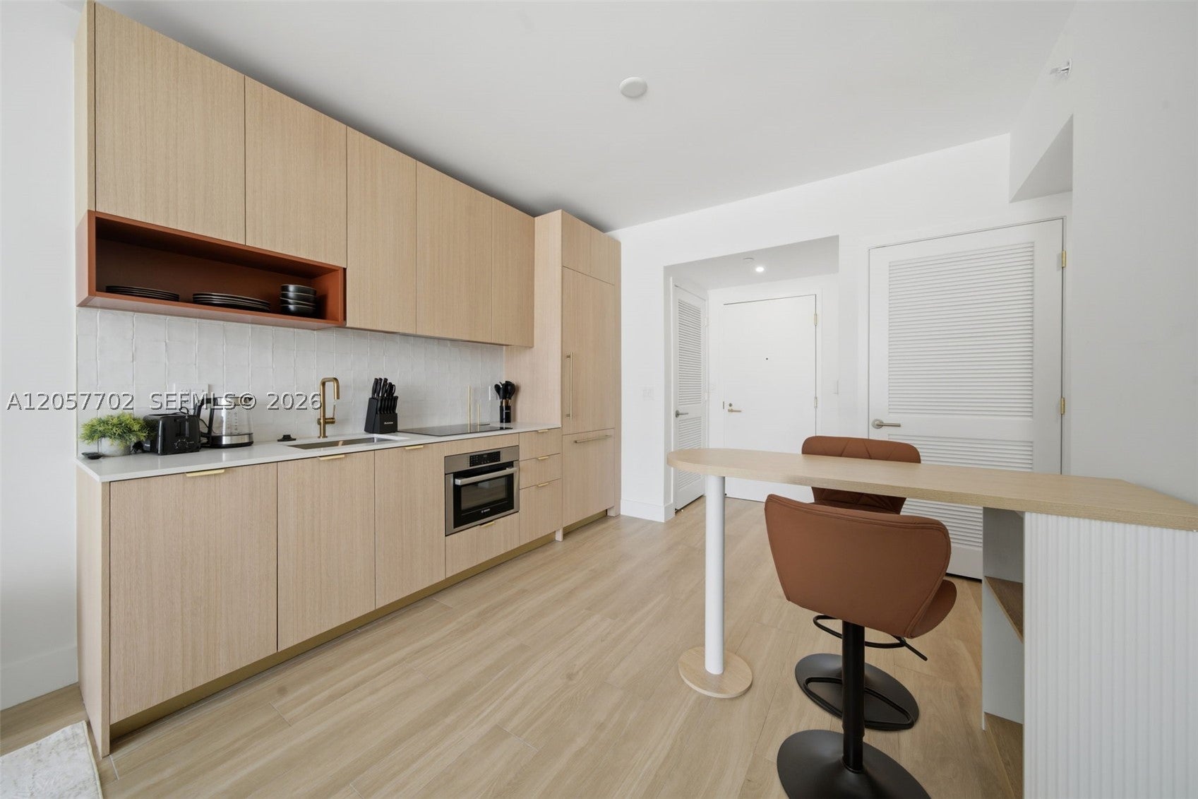90 NE 32ND ST 811