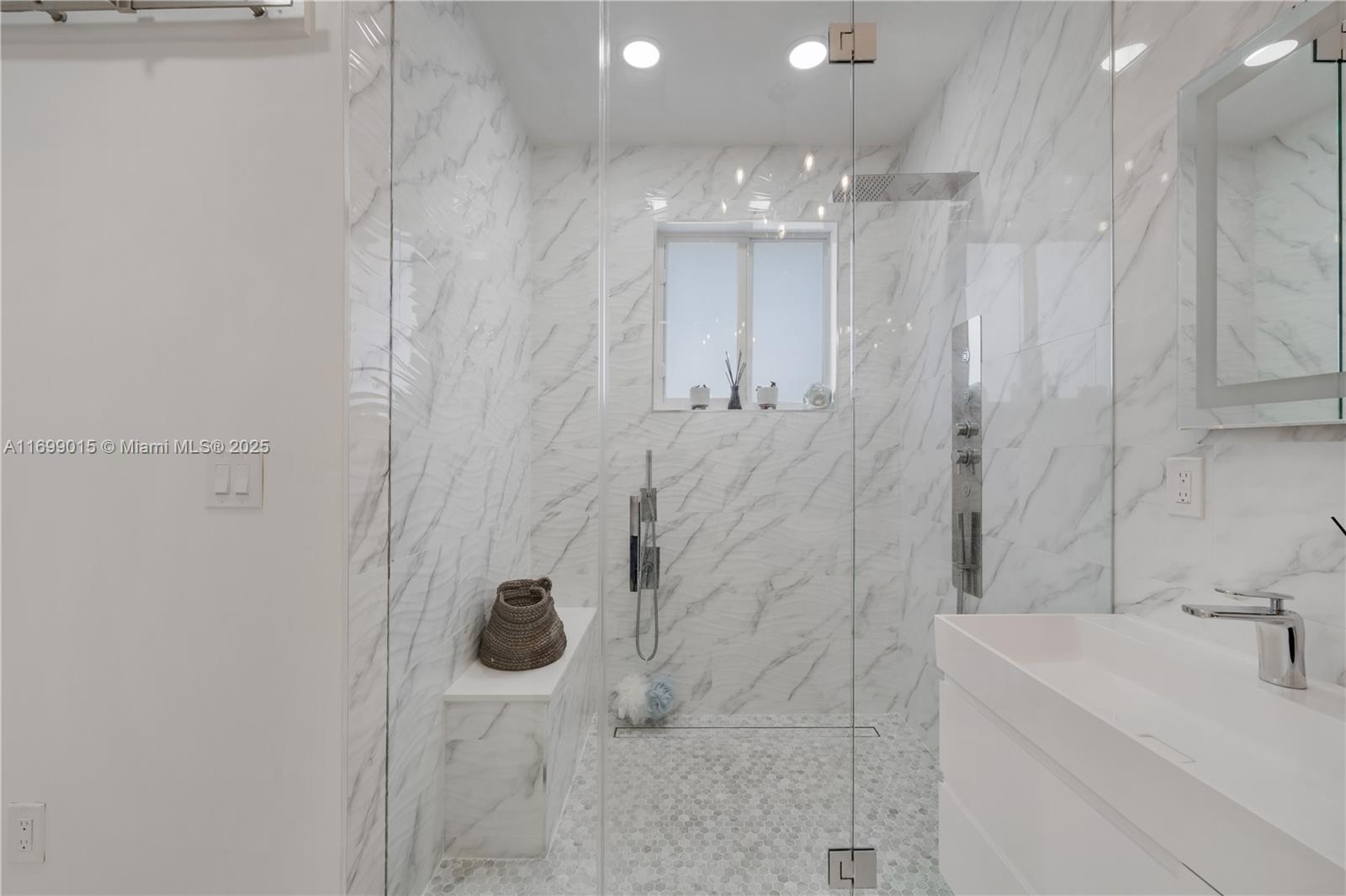 FLORENCIA ESTATES - Residential