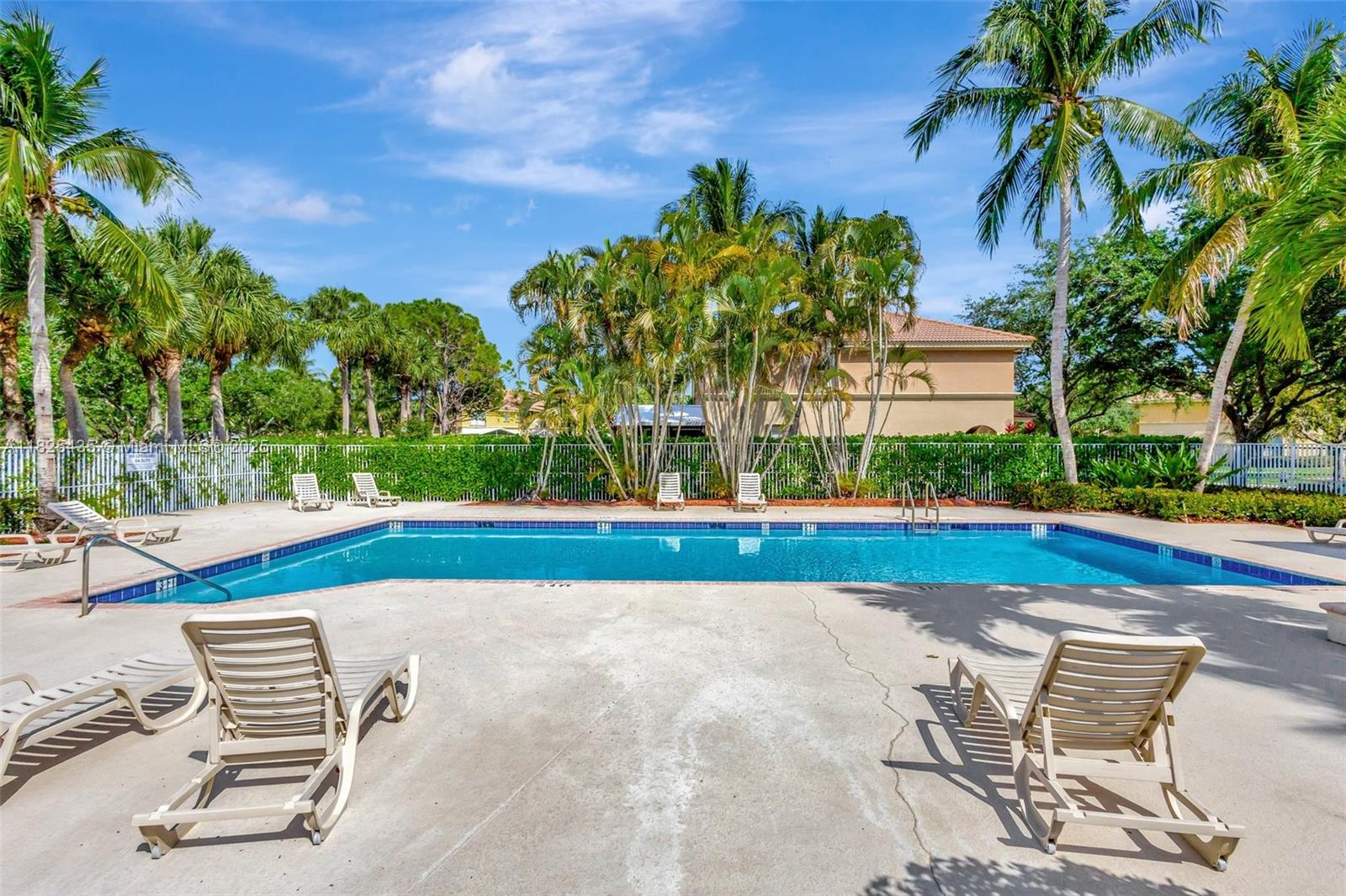 SEMINOLE ESTATES & TOWNHO - Residential