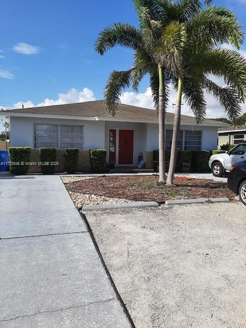 Welcome to your new home! This spacious and modern 2-bedroom, 2-bath apartment is just a 5-minute drive from the stunning Lantana Beach. Or if you're a walker or runner, in 1.5 miles you'll have sand in your toes! Enjoy the best of coastal living with all the conveniences you need. Freshly renovated with modern finishes, including new flooring, fresh paint, and stylish bathrooms. Spacious, Open concept living and dining area. Includes an en-suite bathroom for added privacy and convenience. Second Bedroom: Generously sized with ample closet space, contemporary fixtures and plenty of storage.
New energy-efficient A/C and water heater, Airy and Bright: Large windows throughout the apartment let in plenty of natural light. Parking available for a commercial vehicle in the driveway.
