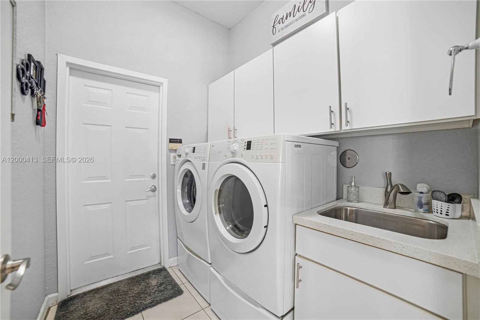 SUNSET LAKES PLAT ONE - Residential