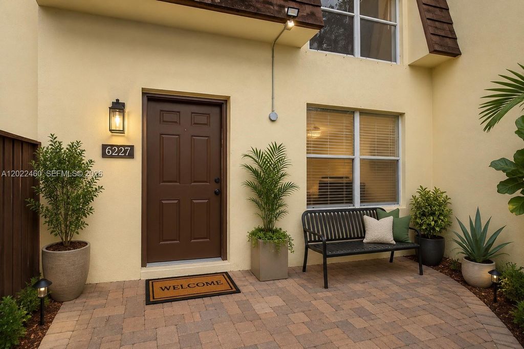 Photo of 3764 SW 60th Ter #15, Davie, FL 33314 (MLS # A12022460)