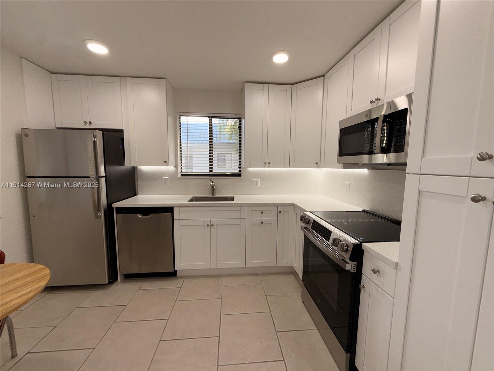 GARDENS AT BONAVENTURE 14 - Residential Lease