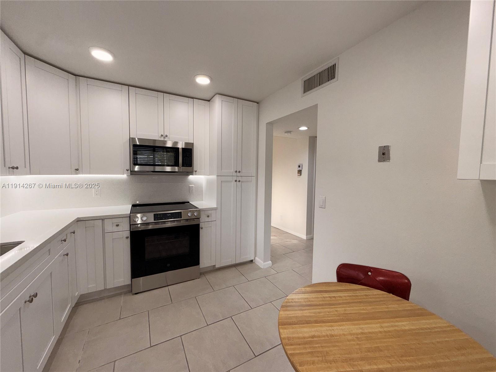 GARDENS AT BONAVENTURE 14 - Residential Lease