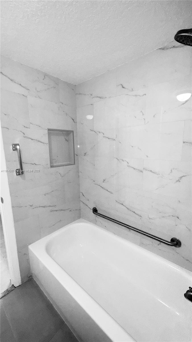 GARDENS AT BONAVENTURE 14 - Residential Lease