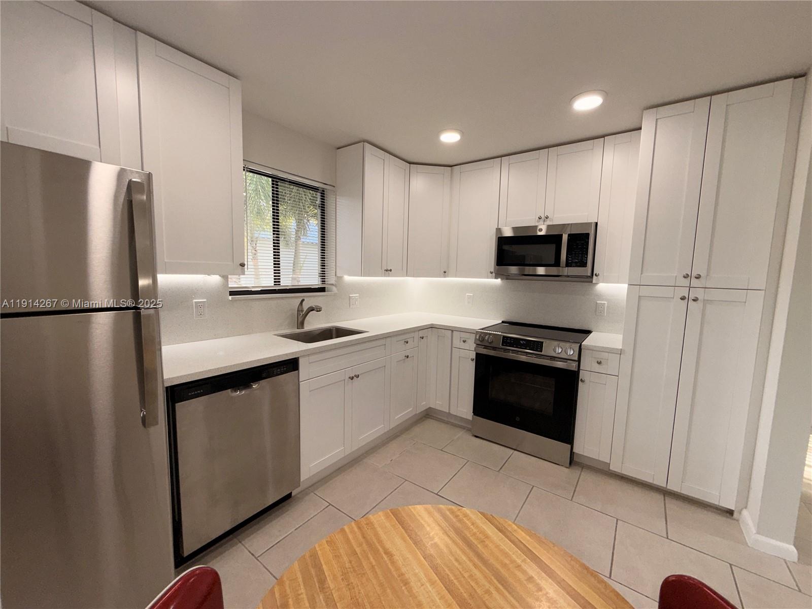 GARDENS AT BONAVENTURE 14 - Residential Lease