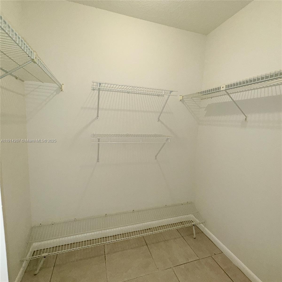 GARDENS AT BONAVENTURE 14 - Residential Lease