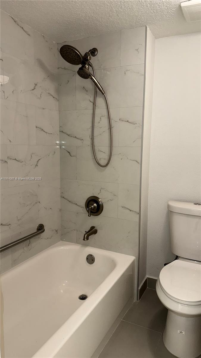 GARDENS AT BONAVENTURE 14 - Residential Lease