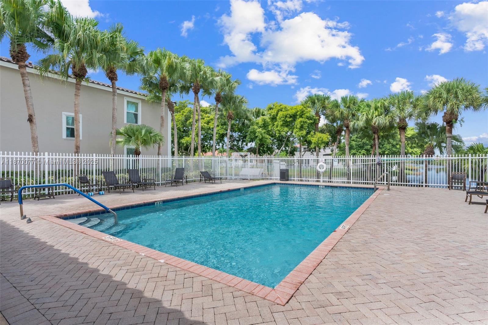 KENSINGTON MANOR - Residential