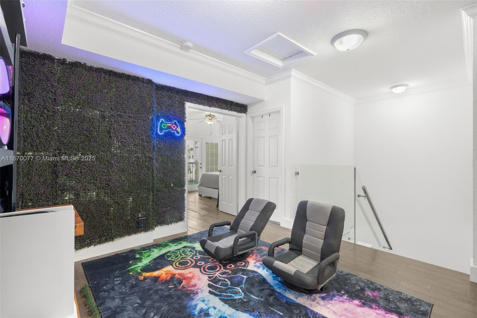 KENSINGTON MANOR - Residential