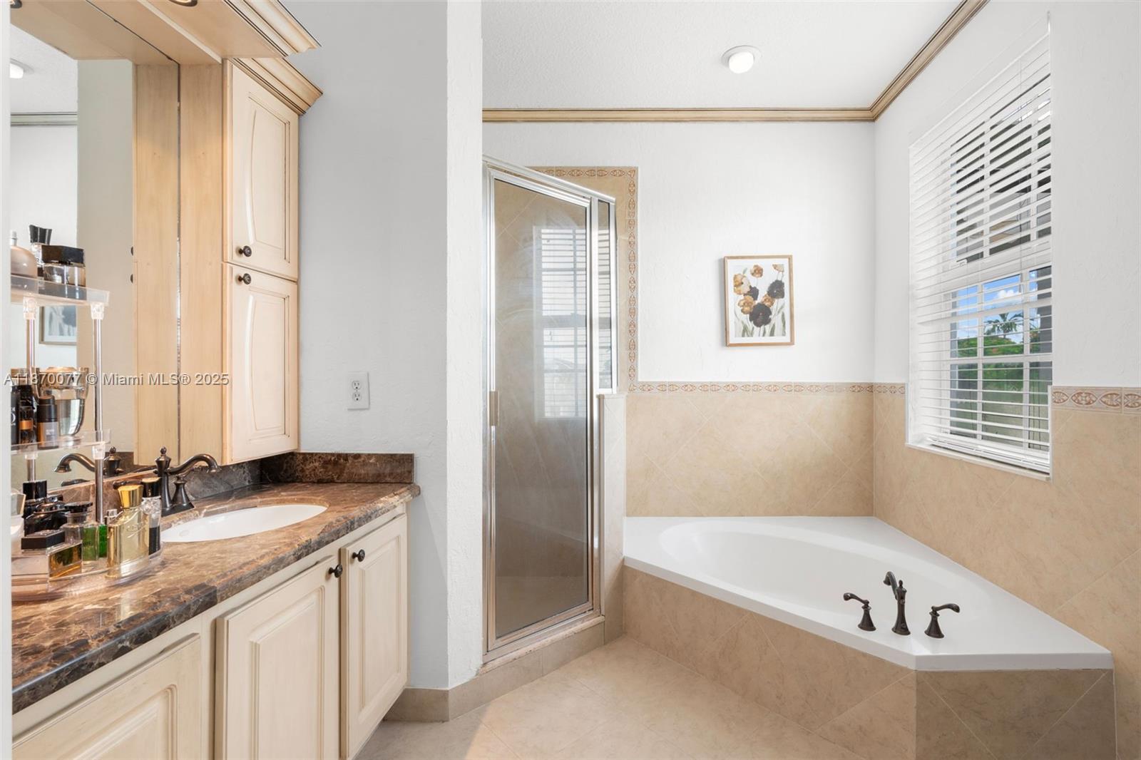 KENSINGTON MANOR - Residential