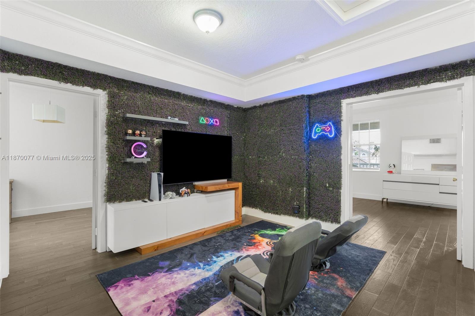 KENSINGTON MANOR - Residential