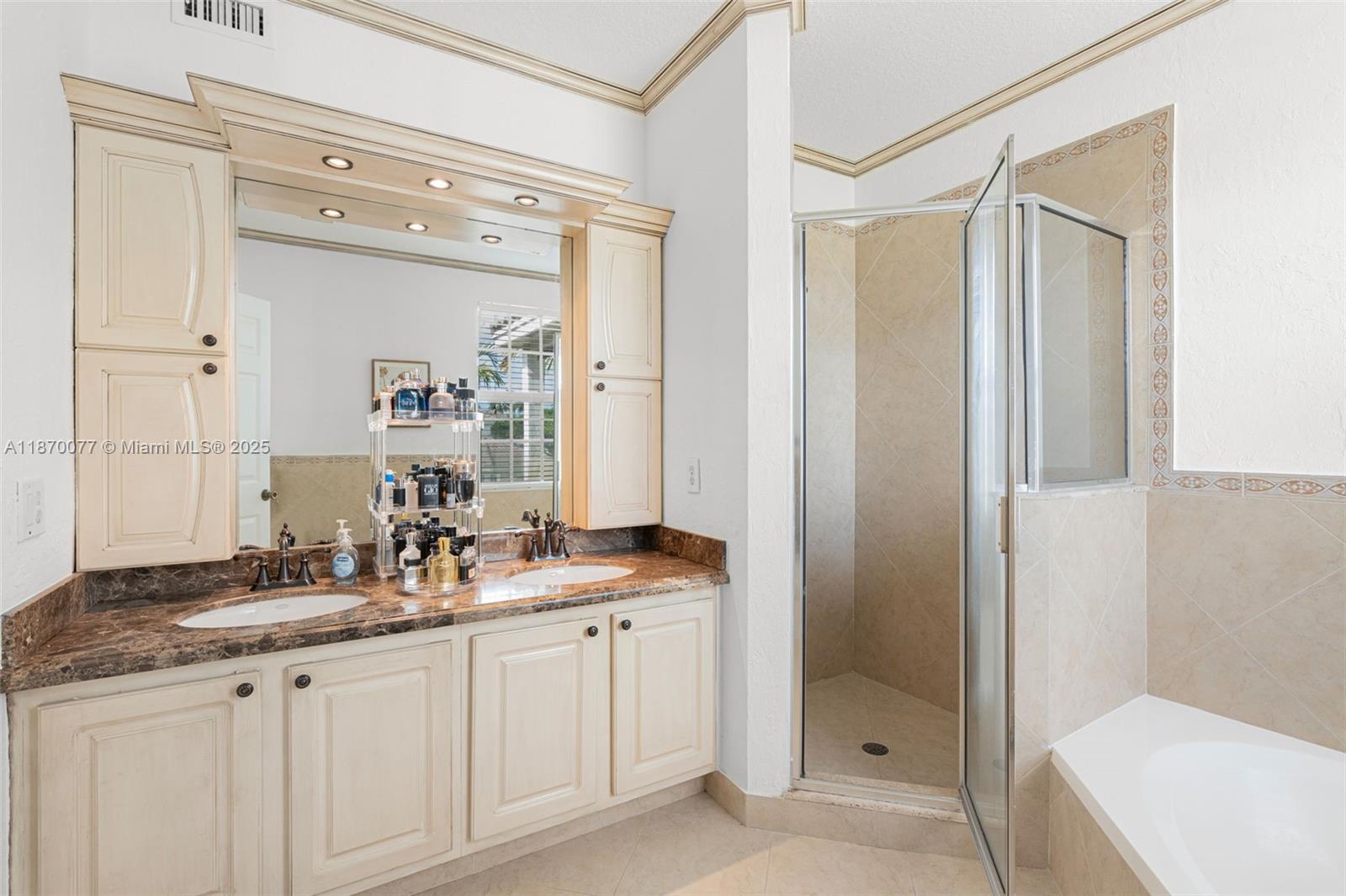 KENSINGTON MANOR - Residential