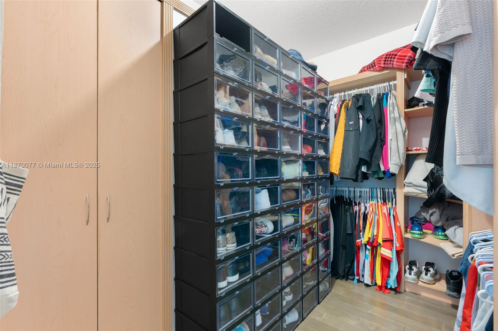 KENSINGTON MANOR - Residential