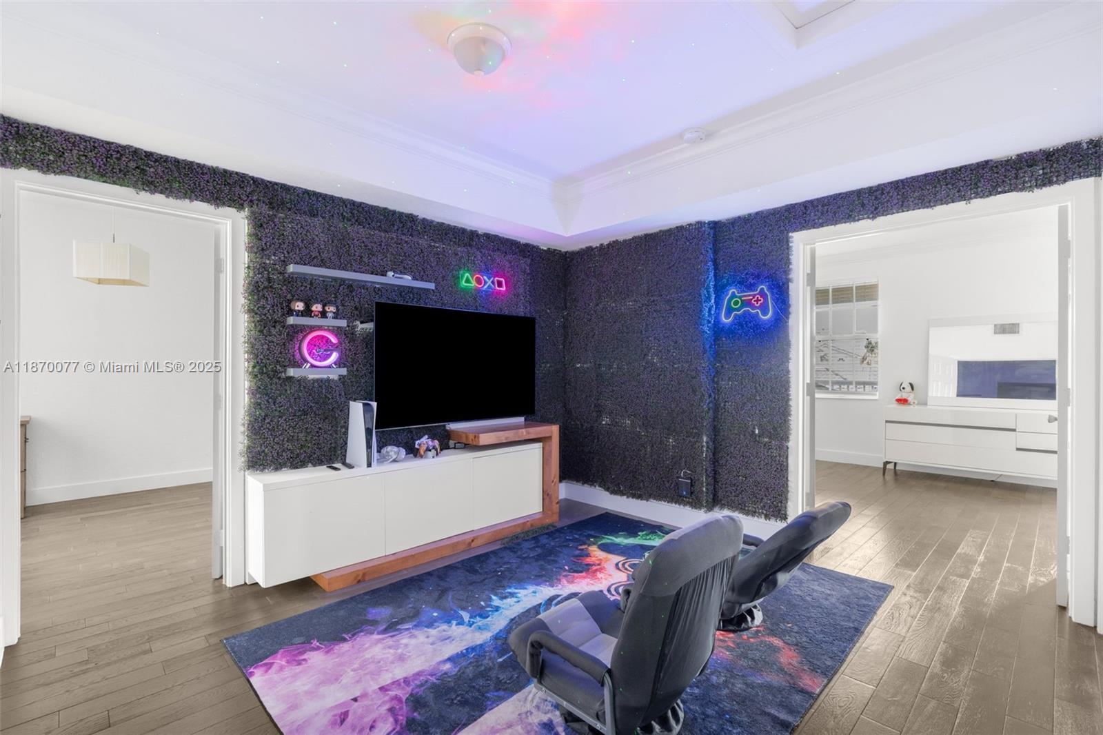 KENSINGTON MANOR - Residential