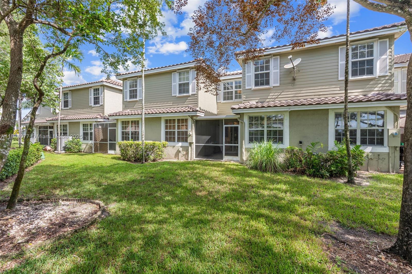 KENSINGTON MANOR - Residential