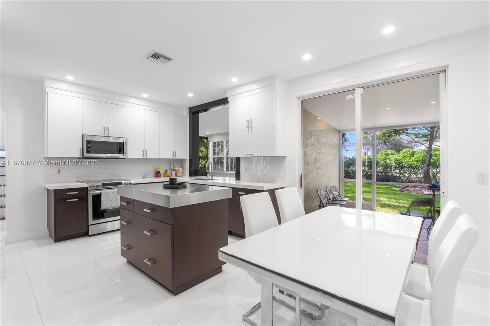 KENSINGTON MANOR - Residential