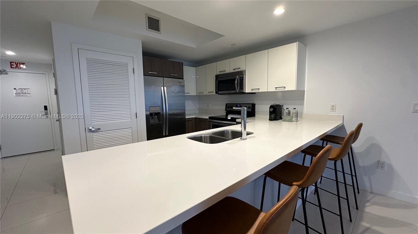 BAY BREEZE RESIDENCES CON - Residential