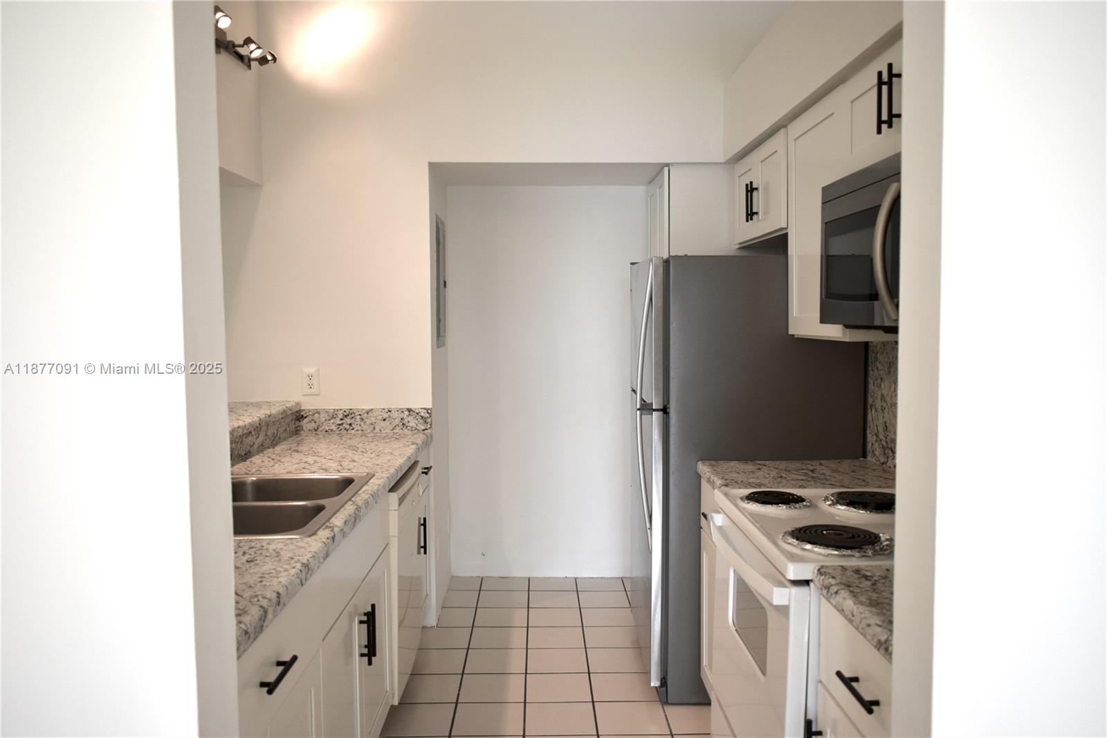 PEMBROKE LAKES SECTION SE - Residential Lease