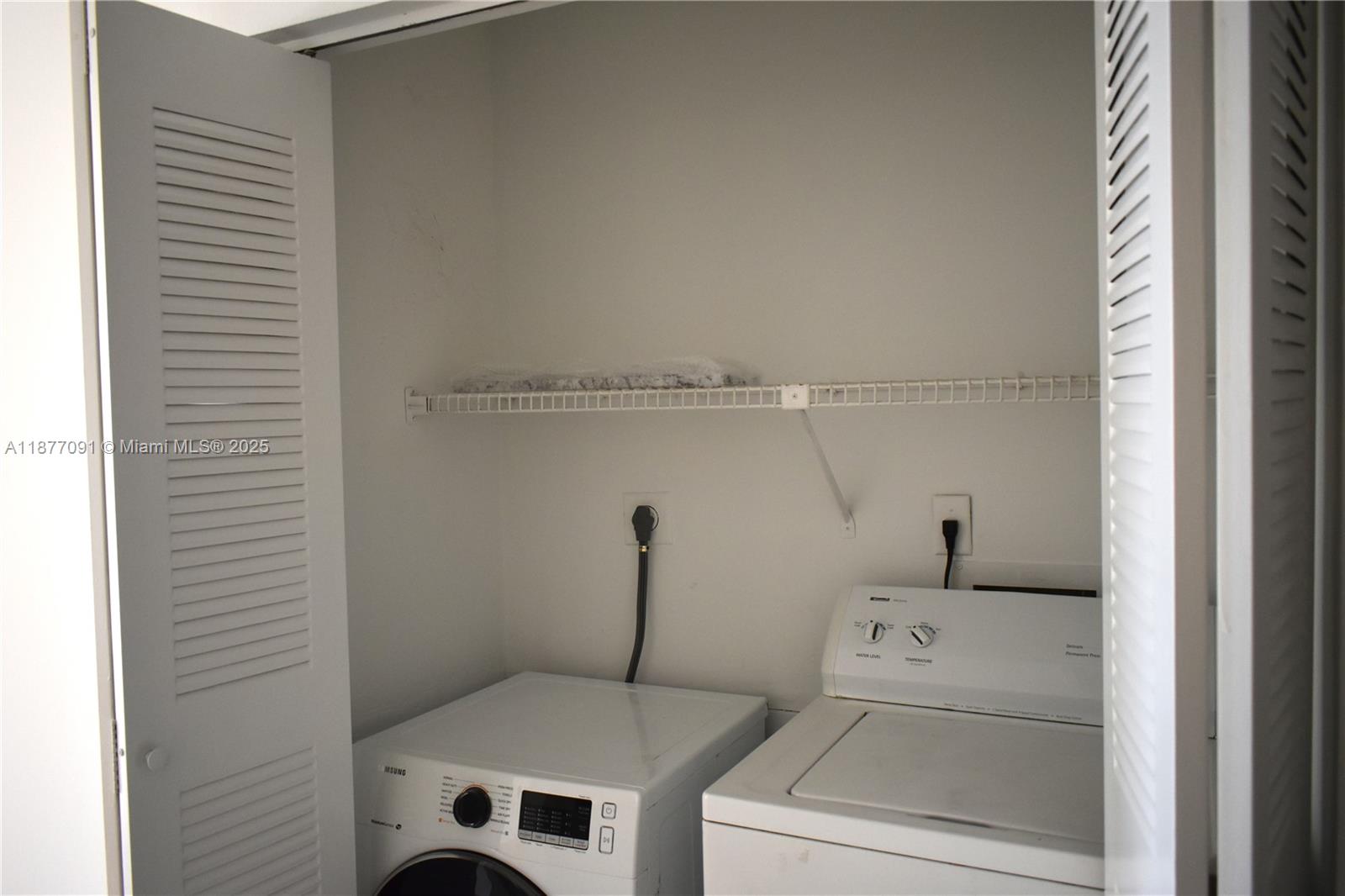 PEMBROKE LAKES SECTION SE - Residential Lease