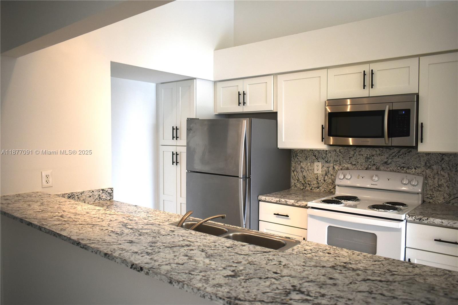 PEMBROKE LAKES SECTION SE - Residential Lease