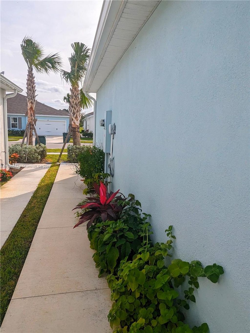 Photo of 850 Persimmon Pl, Fort Pierce, FL 34981 (MLS # A11500077)