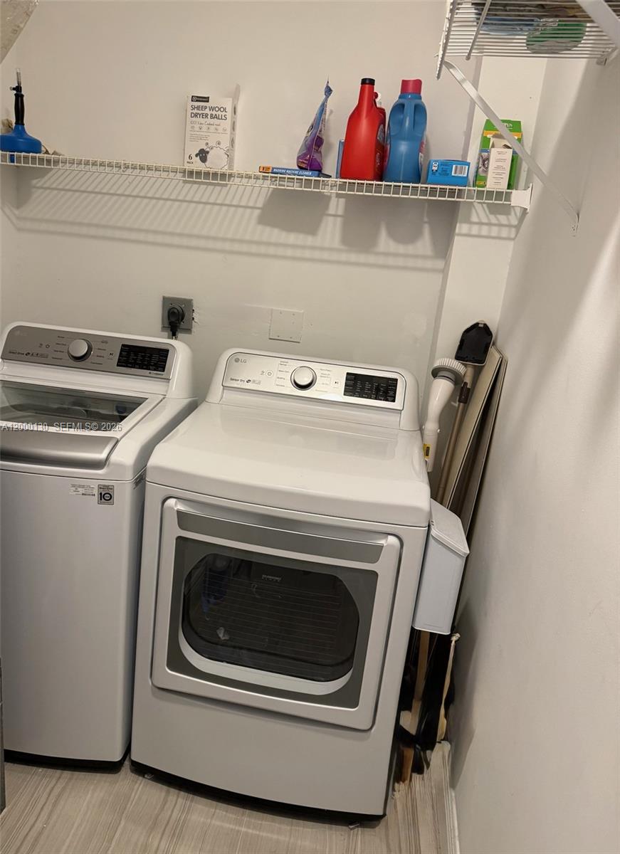 POINCIANA LAKES VILLAS CO - Residential