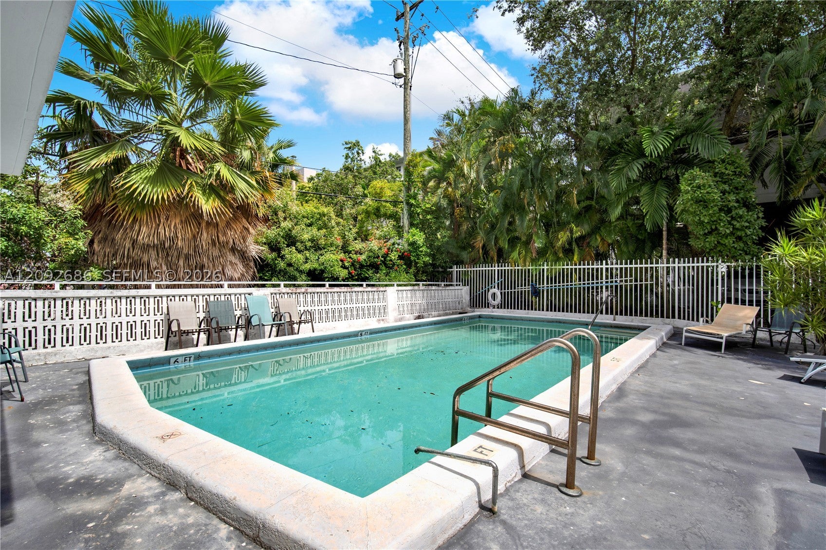 1340 Lincoln Rd 207