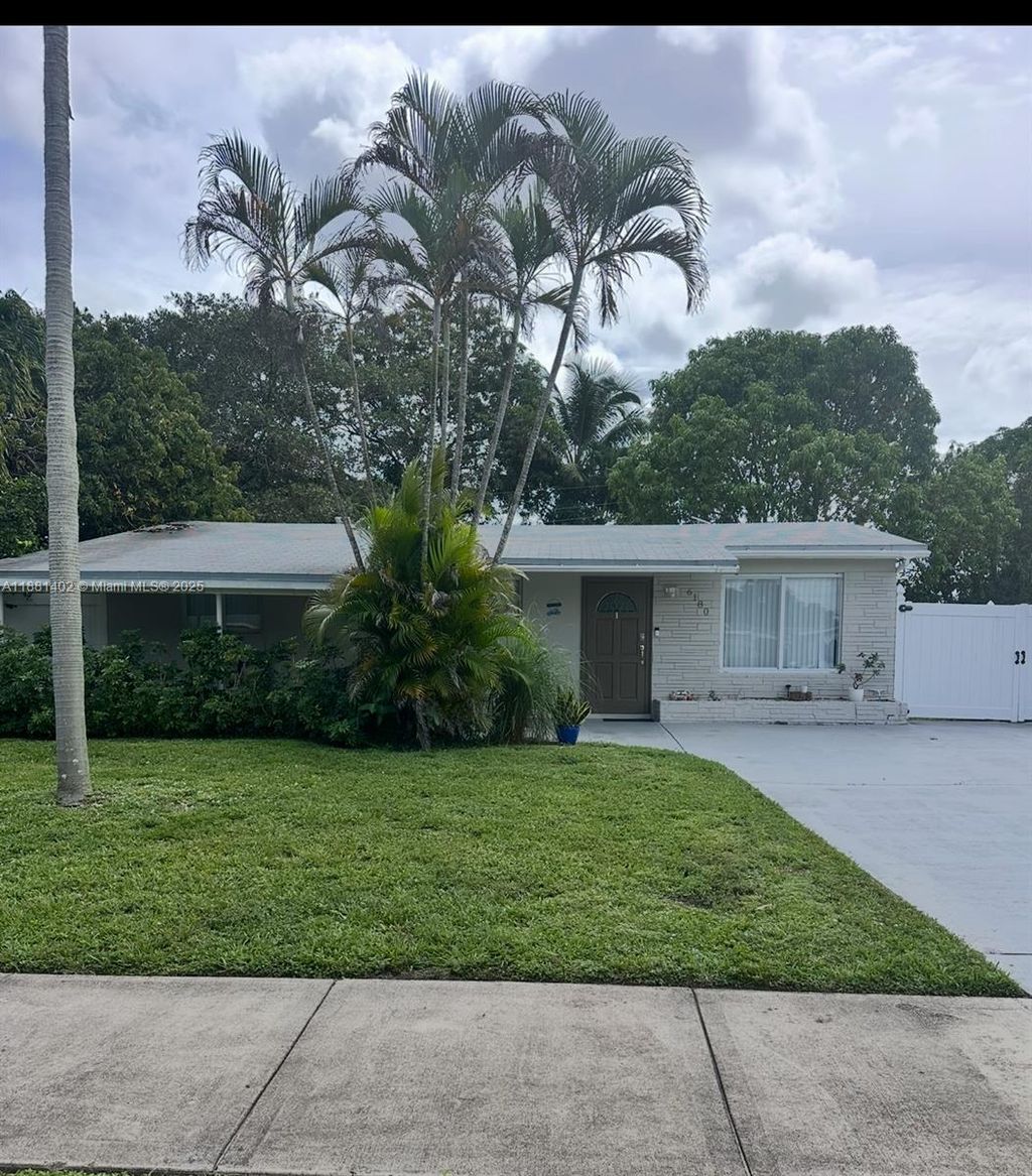 Photo of 6180 SW 42nd Ct, Davie, FL 33314 (MLS # A11881402)