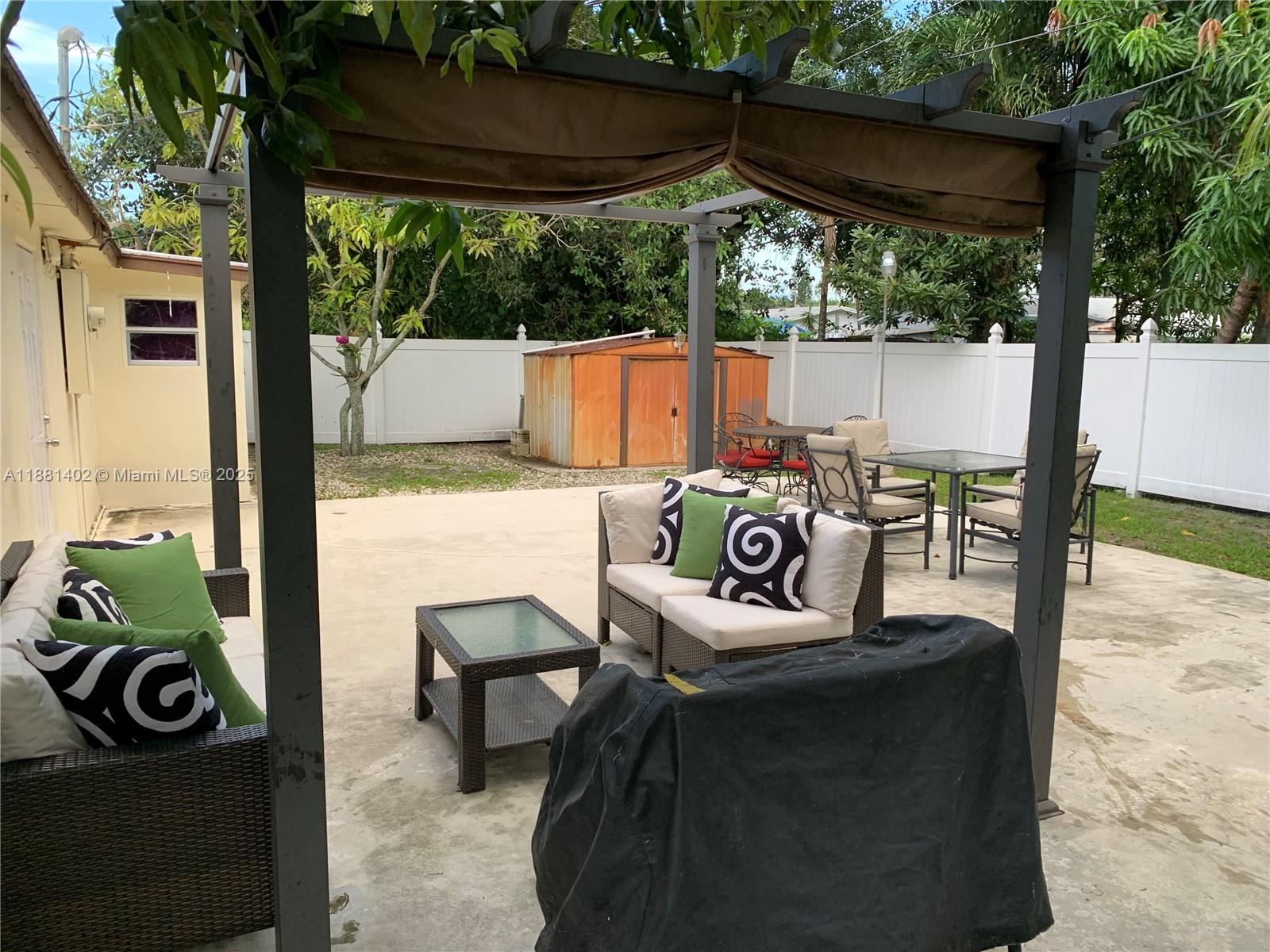 DAVIE HEIGHTS - Residential Lease